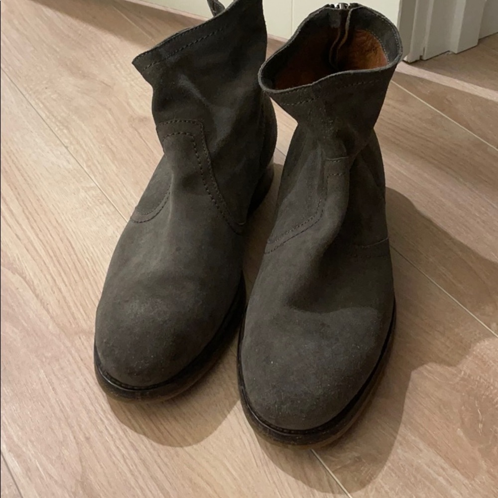 Grey men’s booties